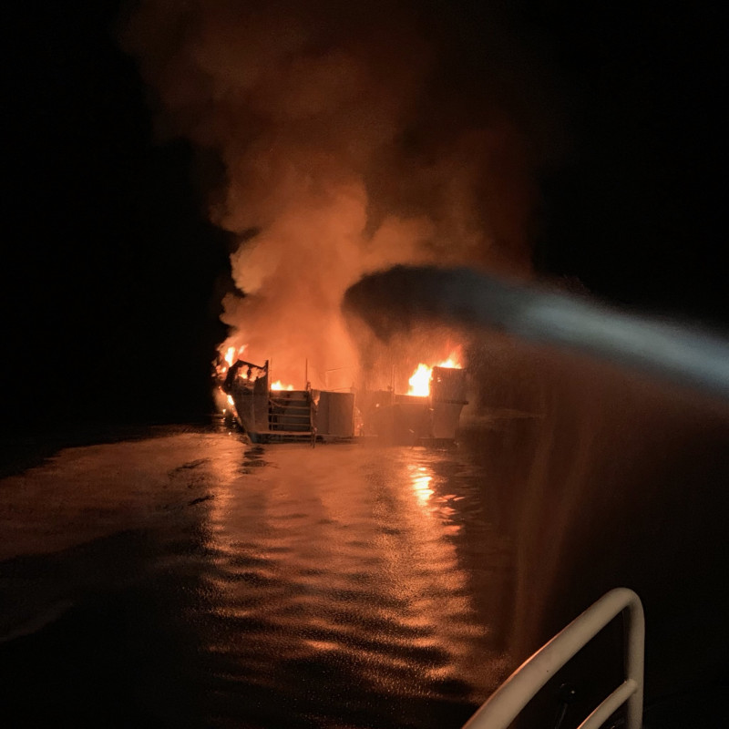 incendiu-barca-california (1)