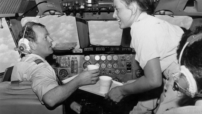 un pilot a varsat cafeaua pe panoul de bord