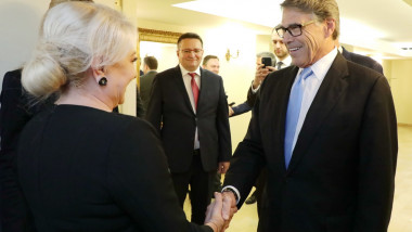 rick perry viorica dancila