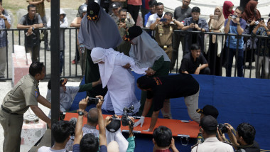 Public caning punishment carried out in Banda Aceh