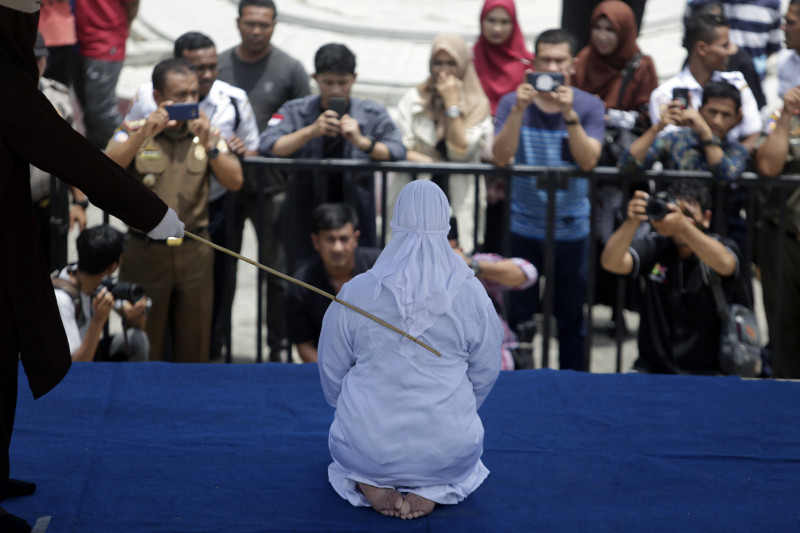 Public caning punishment carried out in Banda Aceh