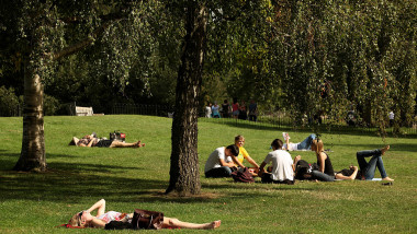 Londoner's Enjoy The Last Of the Summer Sun