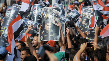 Abdul Wahab Al Saadi pe afisele protestatarilor irakieni