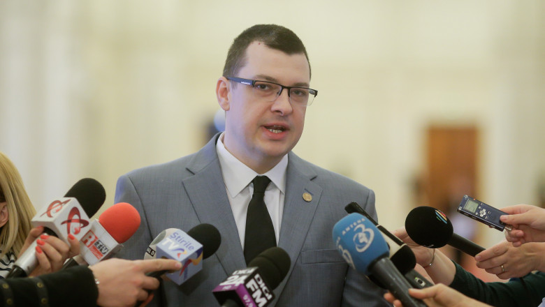 vicepresedintele Ovidiu Raetchi face declaratii la parlament