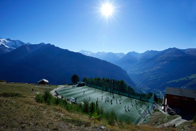 Stadionul unei mici echipe de fotbal din Elvetia este unic in Europa