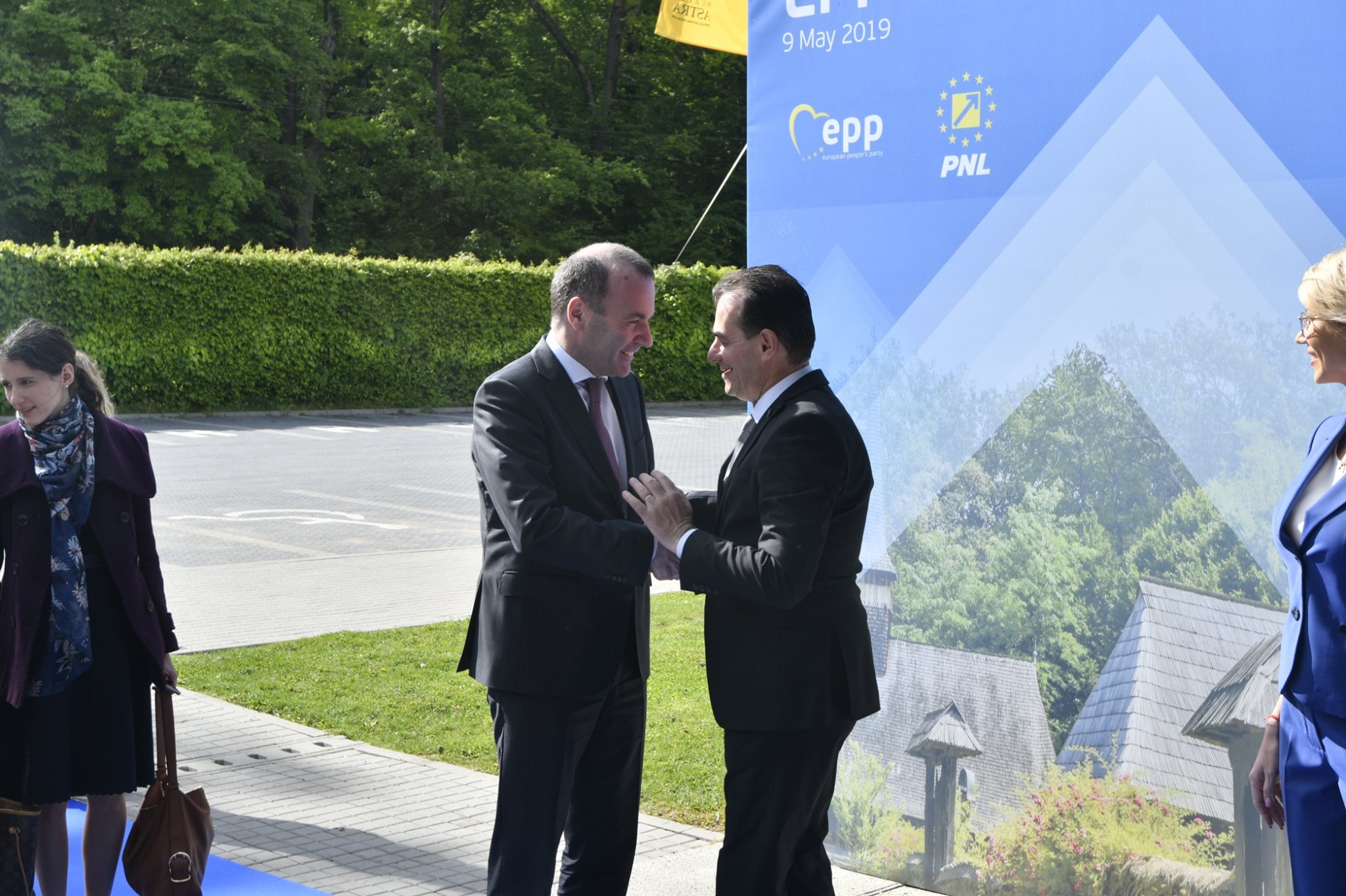 Manfred Weber, liderul Popularilor Europeni, il felicita dupa desemnare pe Ludovic Orban