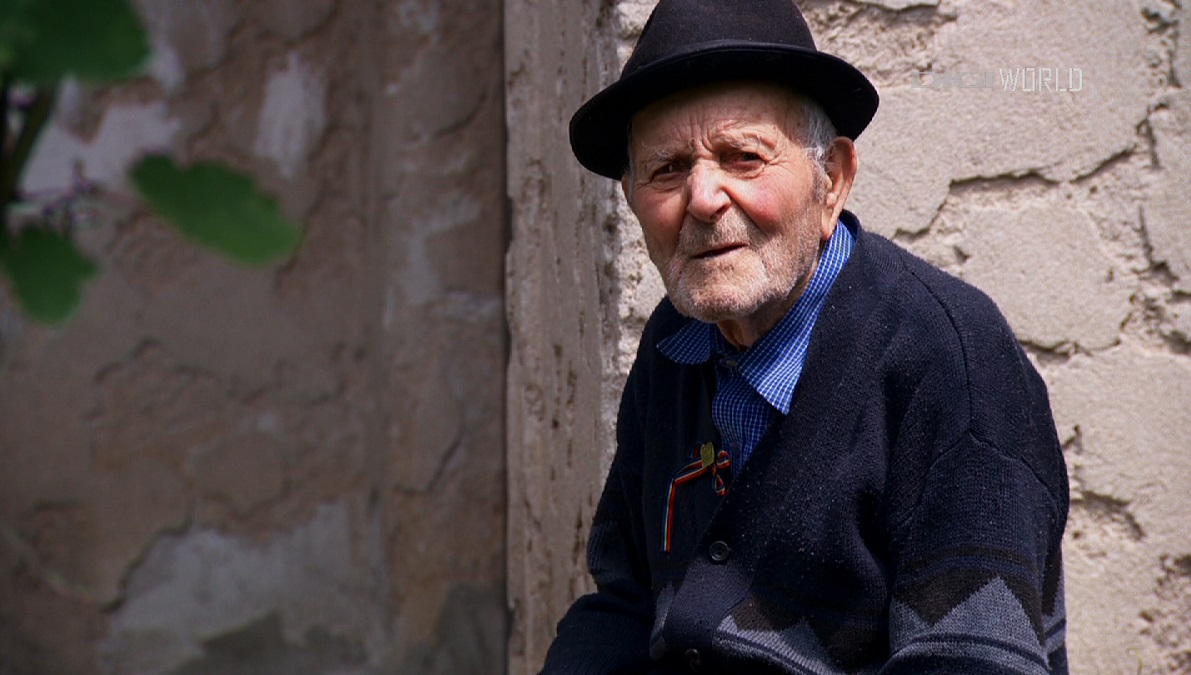 SIMION GARLEA, 101 ani, veteran de razboi: işi ia vigoarea din imnul naţional