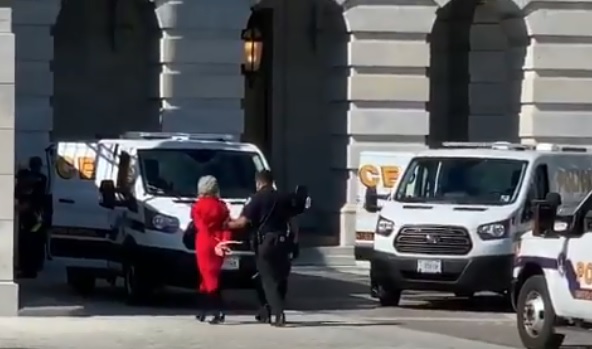 Actrita Jane Fonda, arestata la Washington