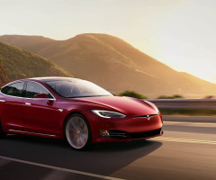 Elon Musk spune că mașina Tesla care nu va mai avea nevoie de intervenția șoferului este "foarte aproape"