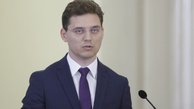 Eurodeputatul PSD Victor Negrescu. vorbeste la microfon