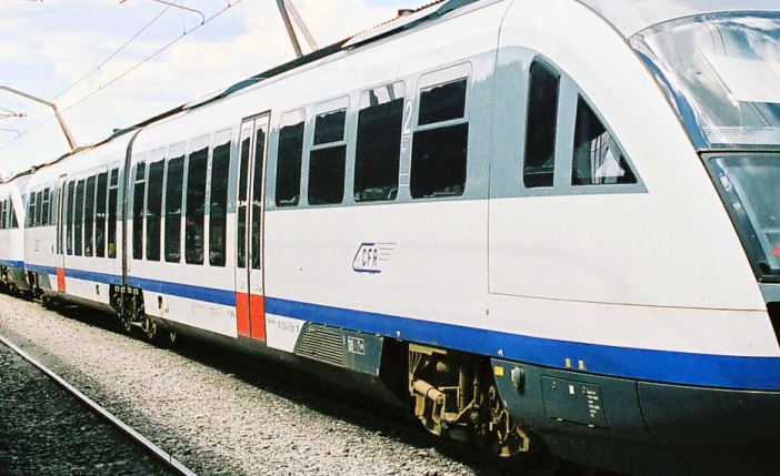 Incendiu la un tren „Săgeata albastră” care circula pe ruta Piteşti–Bucureşti. 90 de călători au fost evacuaţi