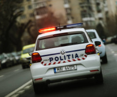 O tânără de 21 de ani a fost răpită dintr-un mall din Arad. Doi bărbați și o femeie au fost reținuți