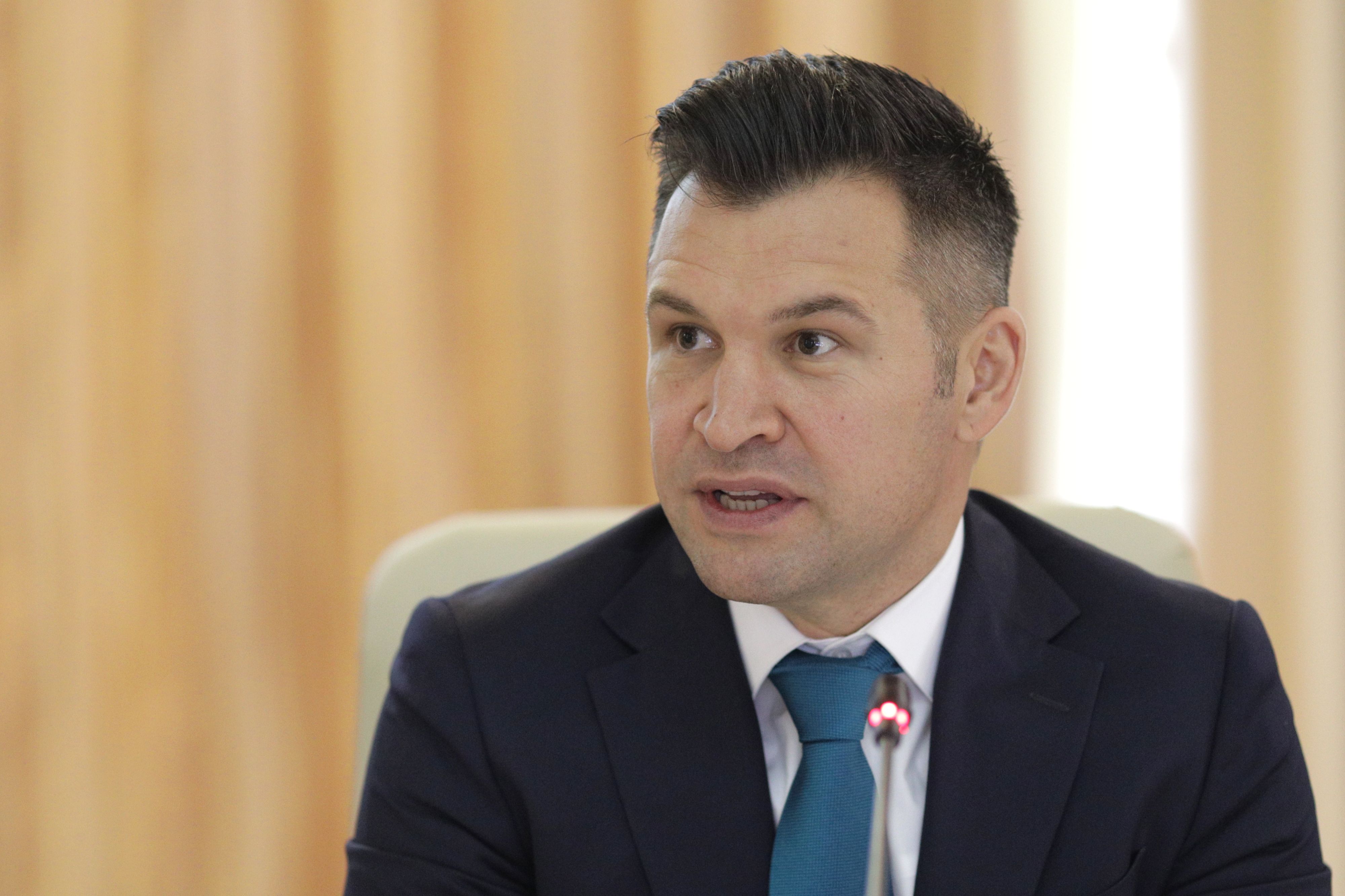 Ce solutii are noul ministru al Sportului pentru deblocarea finantarii pentru tenis si cum raspunde la mesajul Simonei Halep