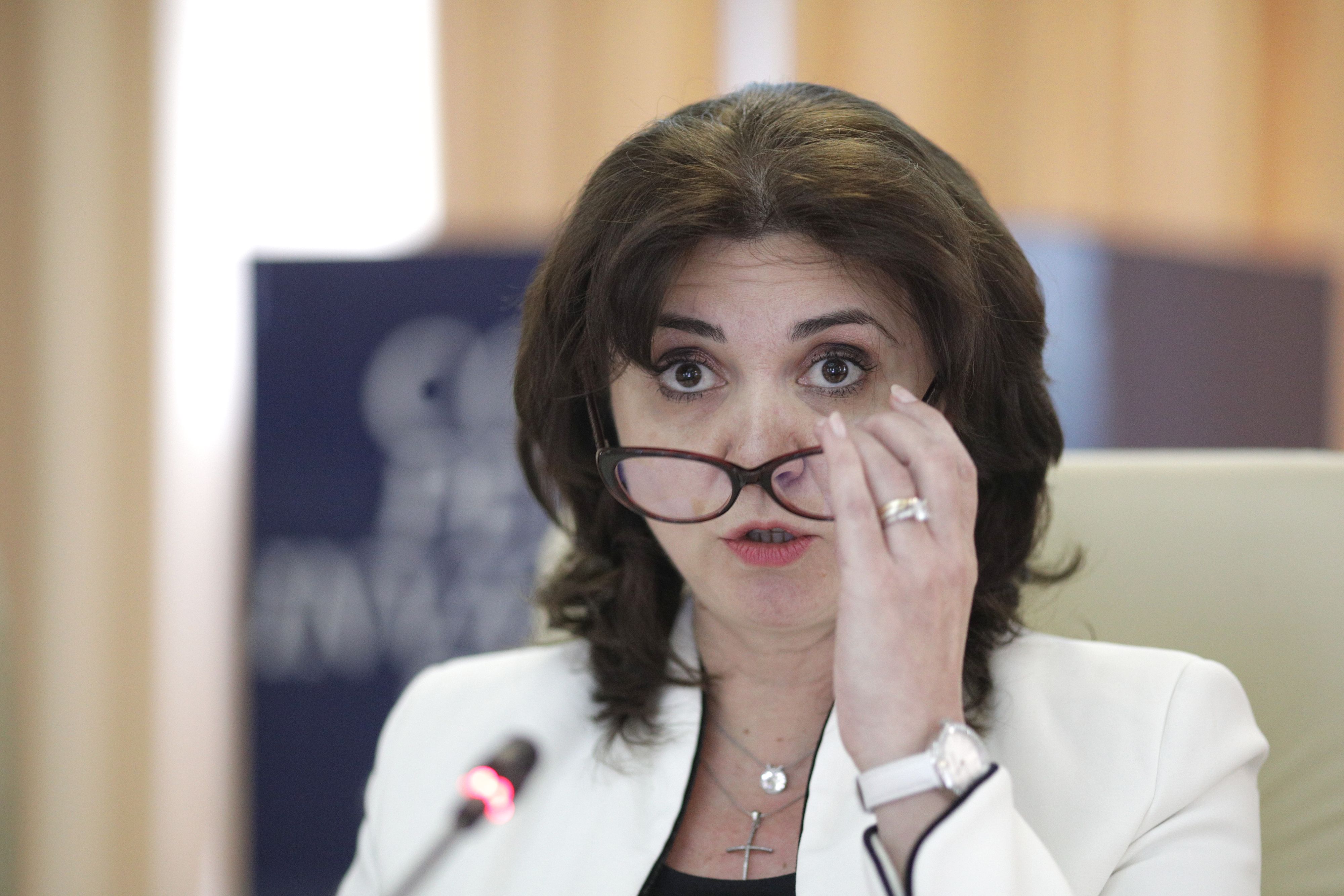 Ministrul educatiei, Monica Anisie, criticata pentru ca ar fi stresat si umilit o invatatoare
