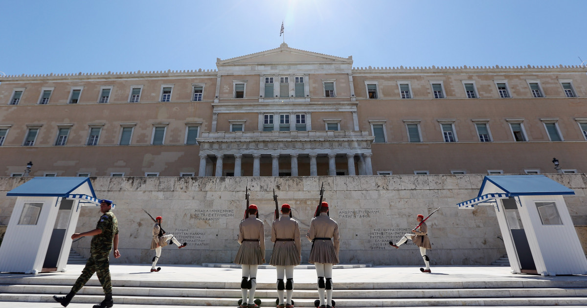 Η Ελλάδα θα μπορούσε να εισαγάγει ενιαίο φόρο για να προσελκύσει πλούσιους ξένους