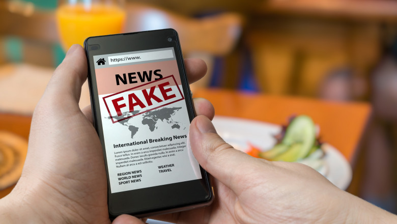 Smartphone fake news