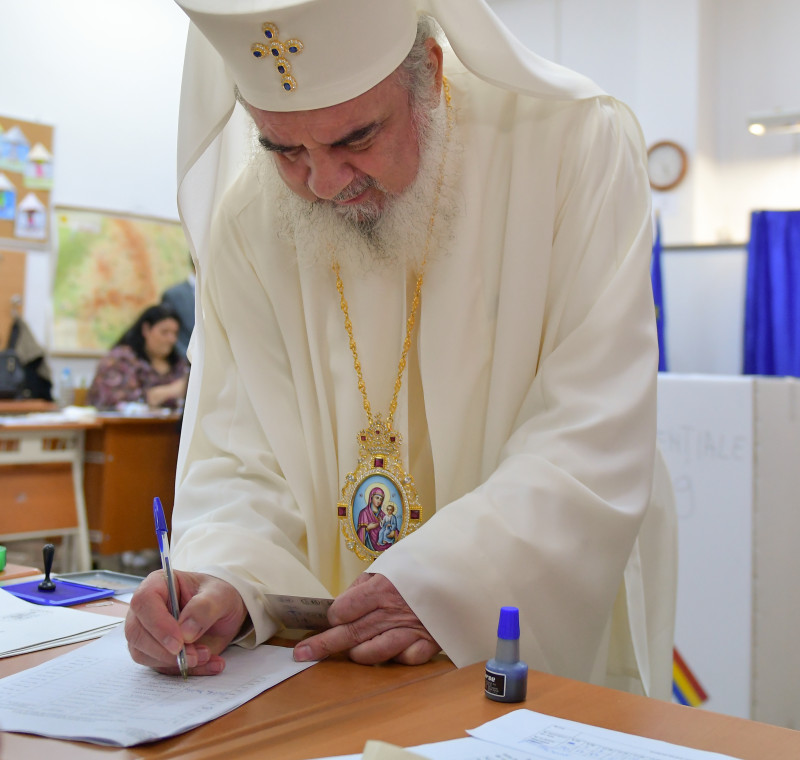 patriarhul-daniel-vot-alegeri-prezidentiale-2019 (3)