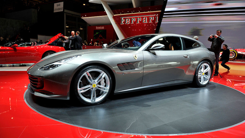Ferrari GTC4 Lusso la Salonul Auto de la Geneva 2016