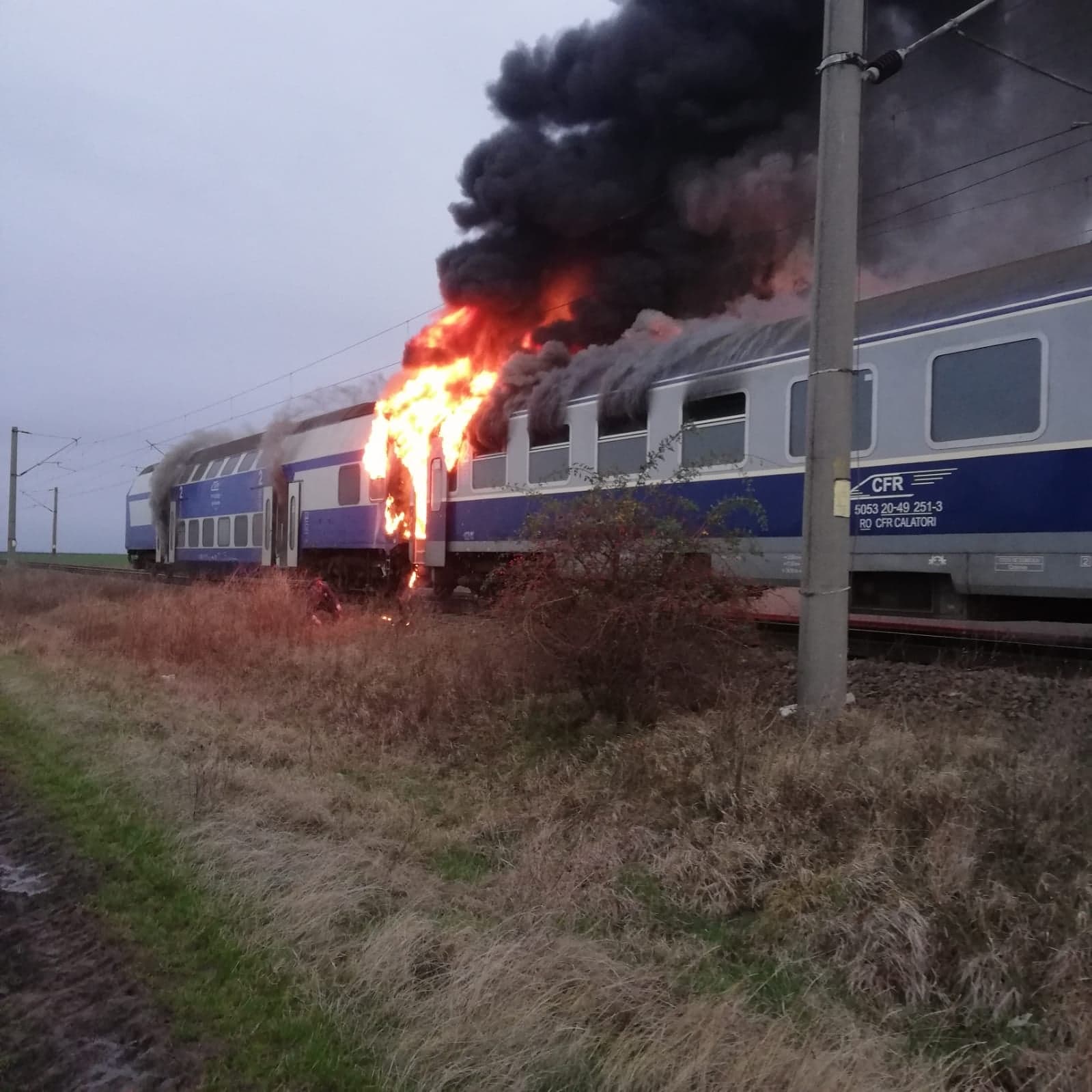 Un tren care a plecat din Iași spre Tecuci a luat foc în gara Bârnova. 110 persoane au fost evacuate