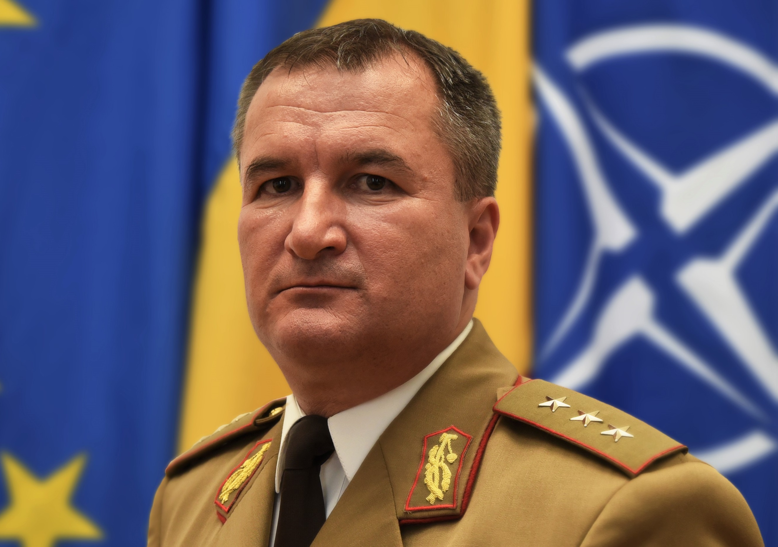 Șeful Statului Major al Apărării, testat pozitiv la COVID-19. Ministrul apărării a intrat în izolare