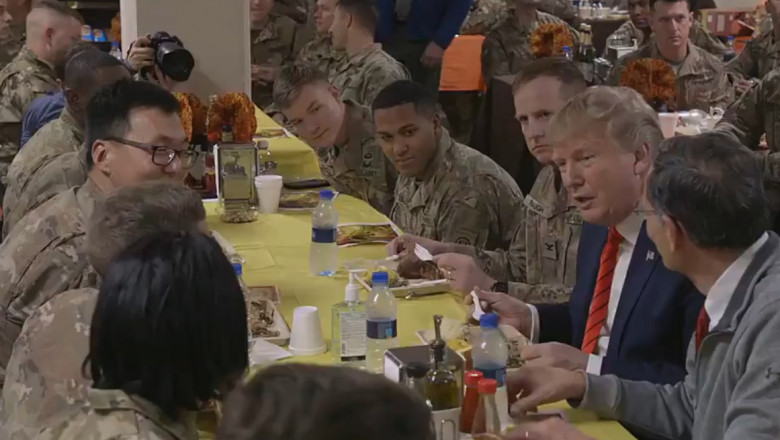 Donald Trump le-a făcut o vizită surpriză militarilor americani din Afganistan de Ziua Recunoștinței