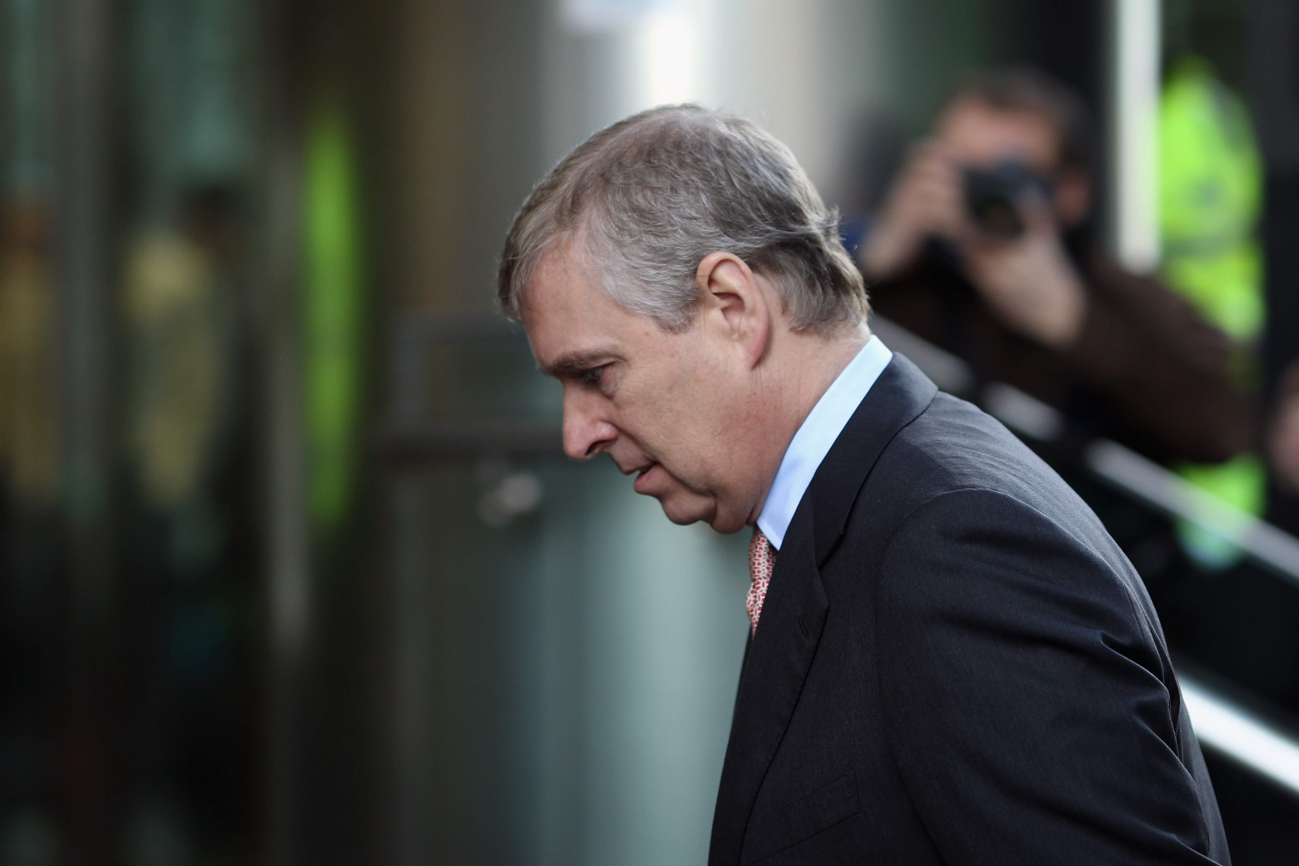 Bătălia pentru milioanele prințului Andrew. Familia Virginiei Giuffre, victimă a lui Jeffrey Epstein, se confruntă cu fostul său soț