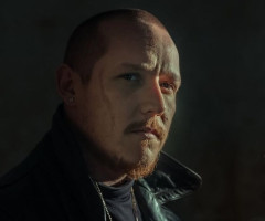 Cântărețul What’s Up, reclamat de iubită pentru agresiune, dus la Poliție