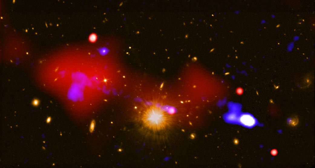 IMAGINEA SAPTAMANII: O gaura neagra supermasiva declanşeaza procese de aprindere stelara in galaxii diferite
