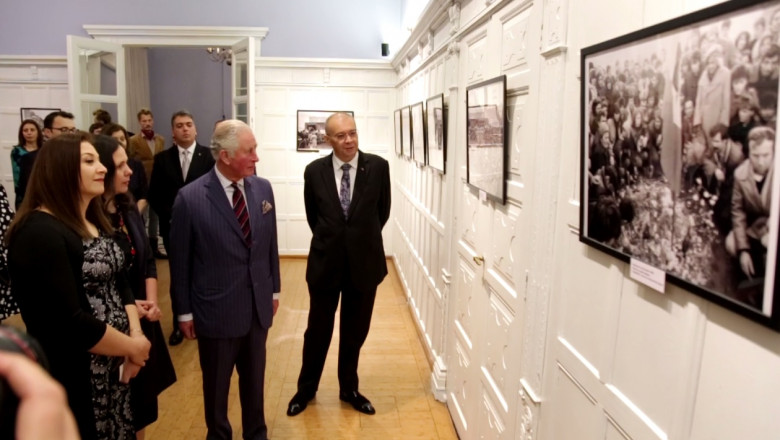 Prințul Charles a vizitat o expoziție dedicată împlinirii a 30 de ani de la Revoluția din 1989