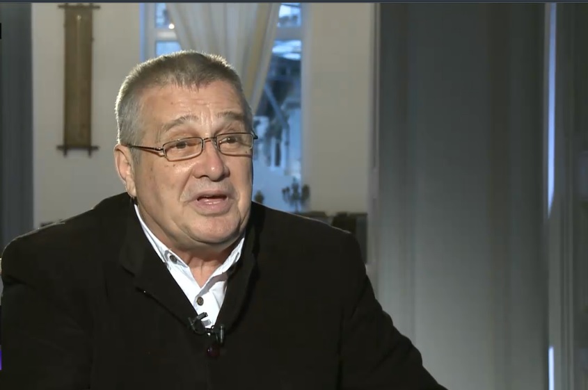 O casă din Dolj a poetului Mircea Dinescu, incendiată. La cât se ridică prejudiciul