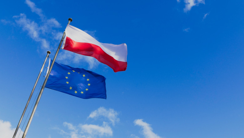 drapele ale uniunii europene si poloniei
