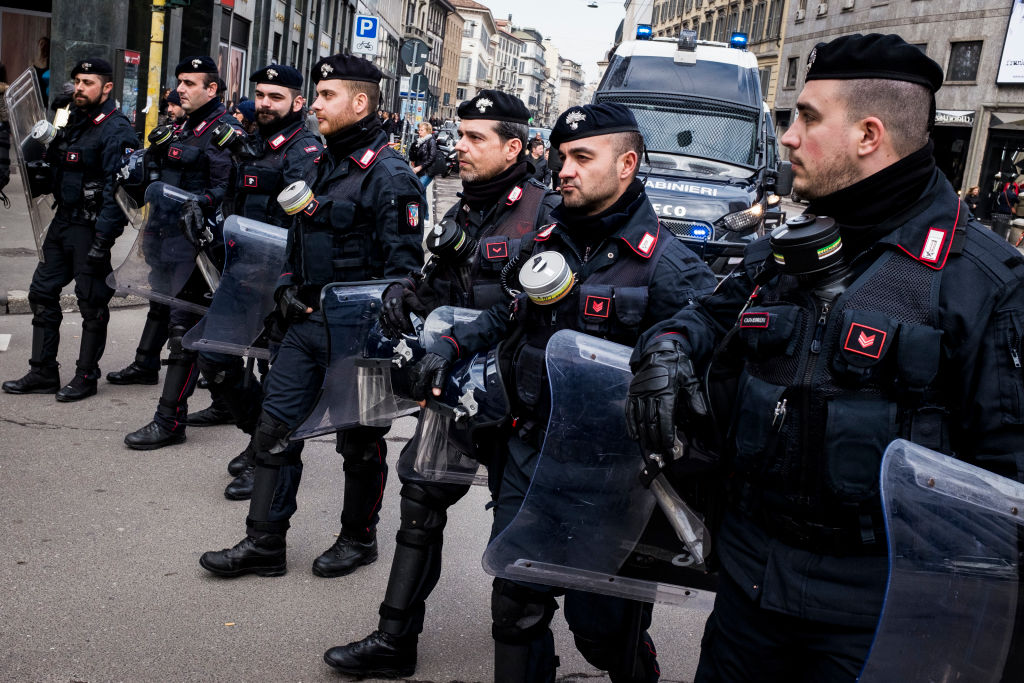 Cel mai mare proces împotriva Mafiei din ultimele decenii începe azi în Italia. Se va desfășura într-o sală de judecată fortificată