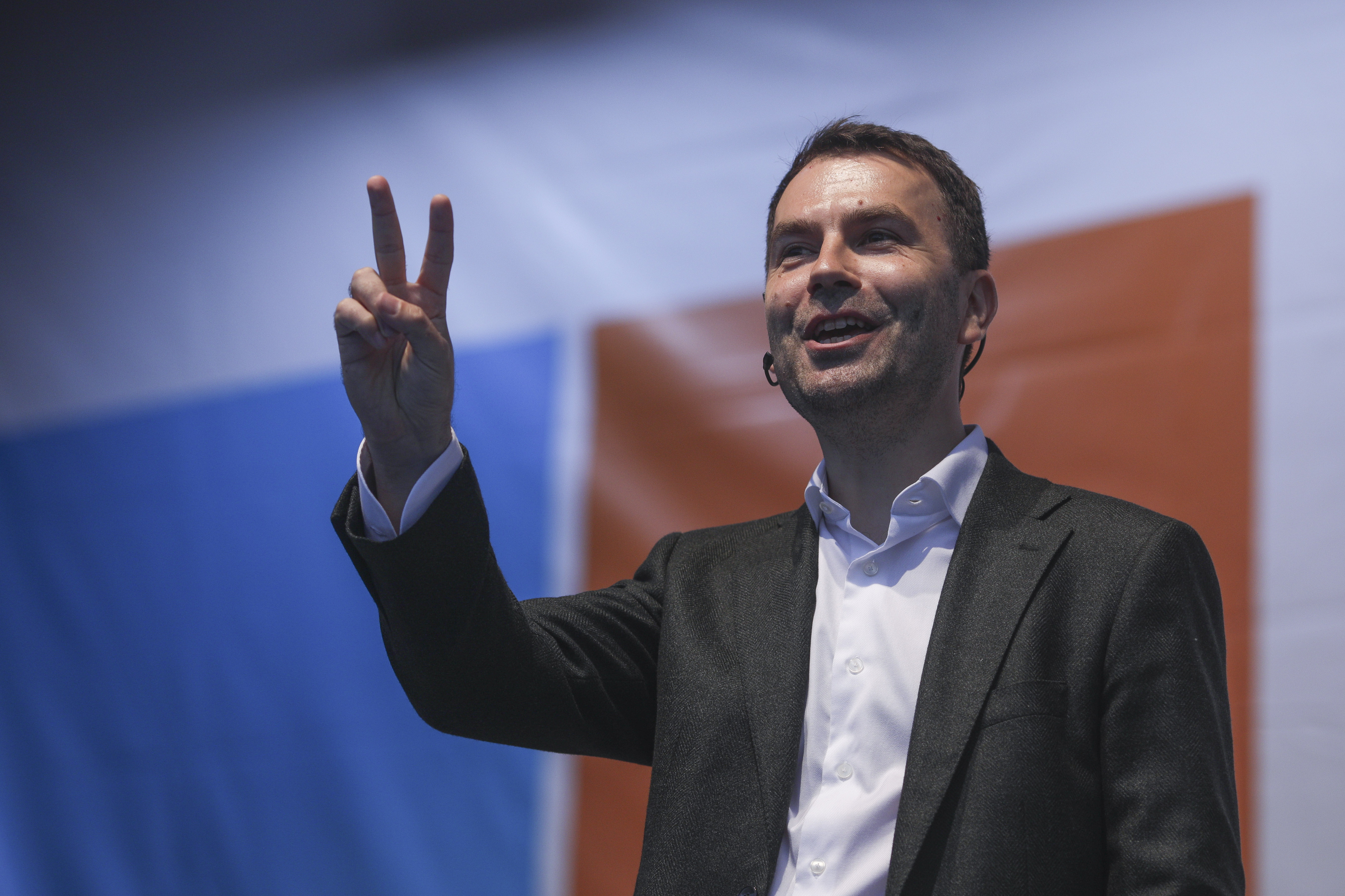 După ce s-a votat programul de guvernare, Drulă numără din nou kilometrii de autostradă promiși: Includ și proiectele în derulare