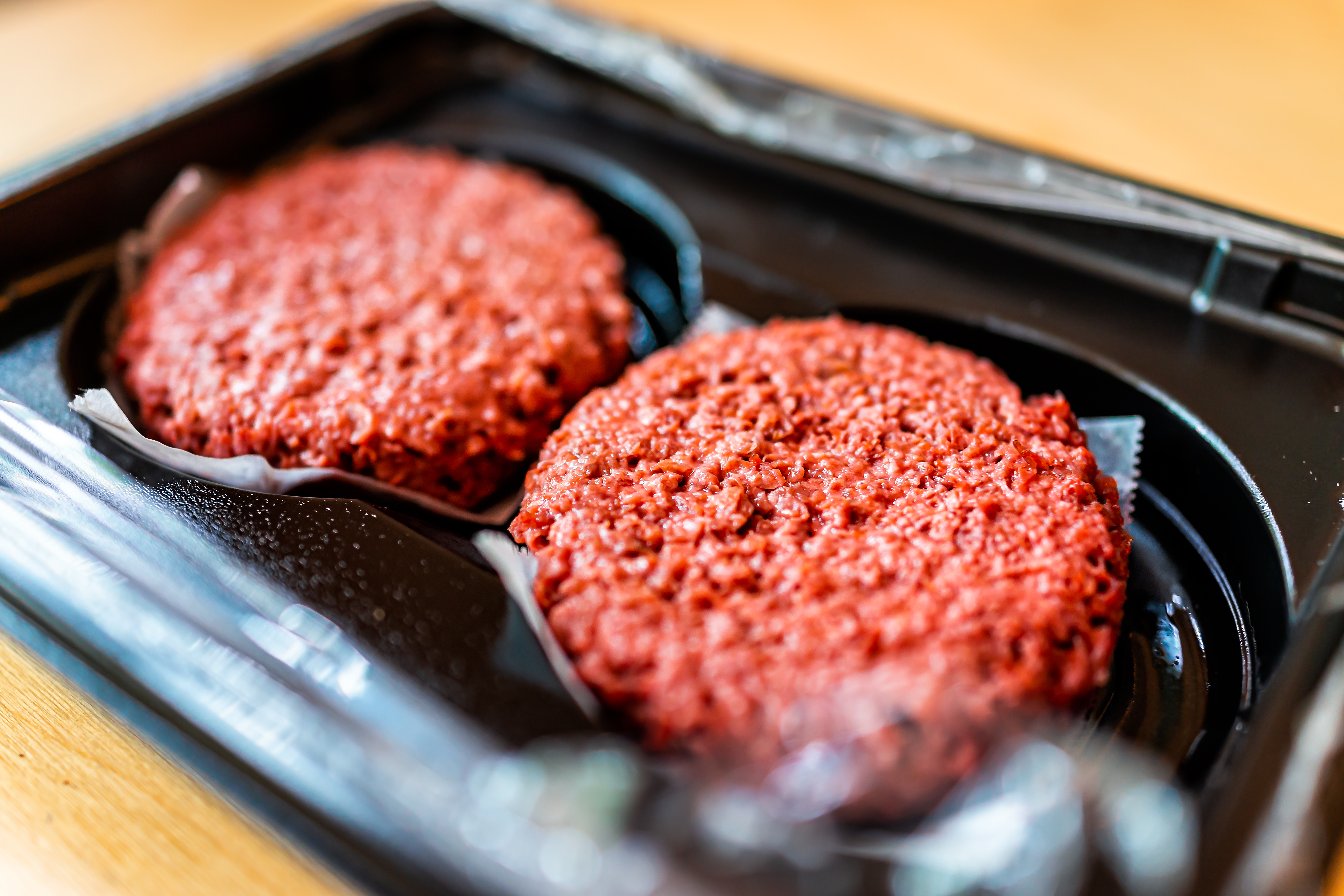 Burgerii vegetali se vor numi tot burgeri, a decis Parlamentul European. Nu pot fi etichetate „iaurt” sau „brânză” produsele din legume