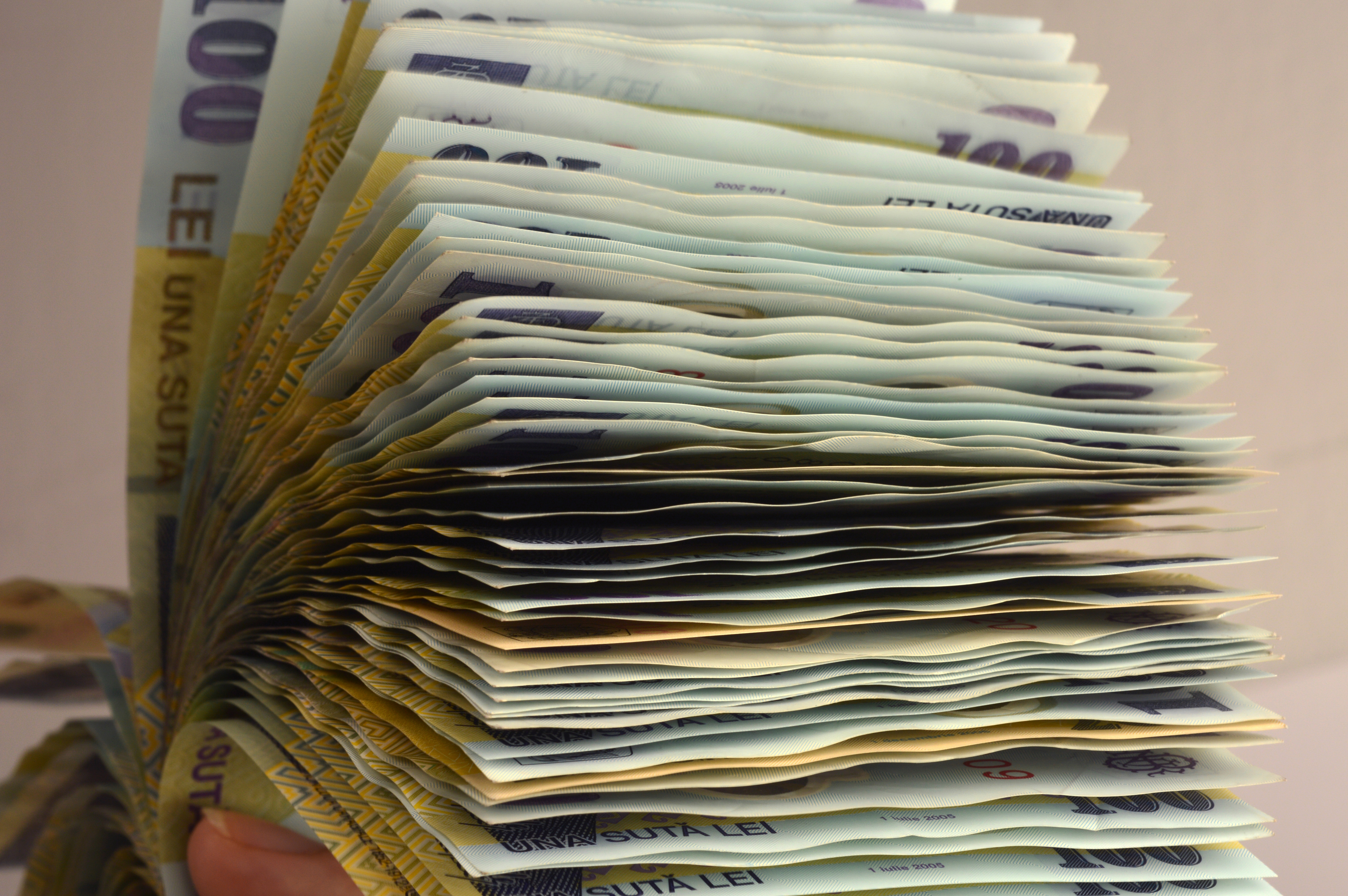 Ministerul Finanţelor s-a împrumutat cu 1,64 miliarde de euro de la bănci