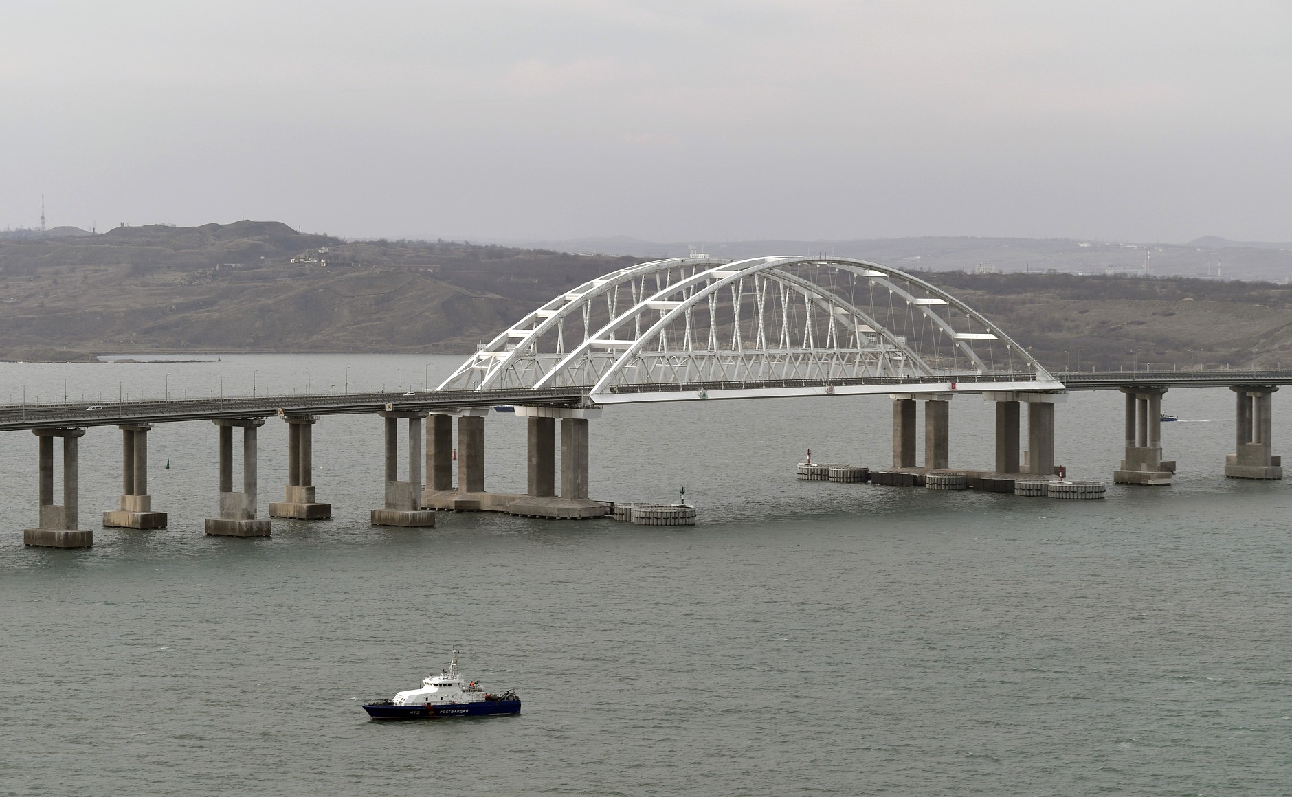 Cât îl va costa pe Vladimir Putin repararea podului Kerci, avariat în urma unui atac
