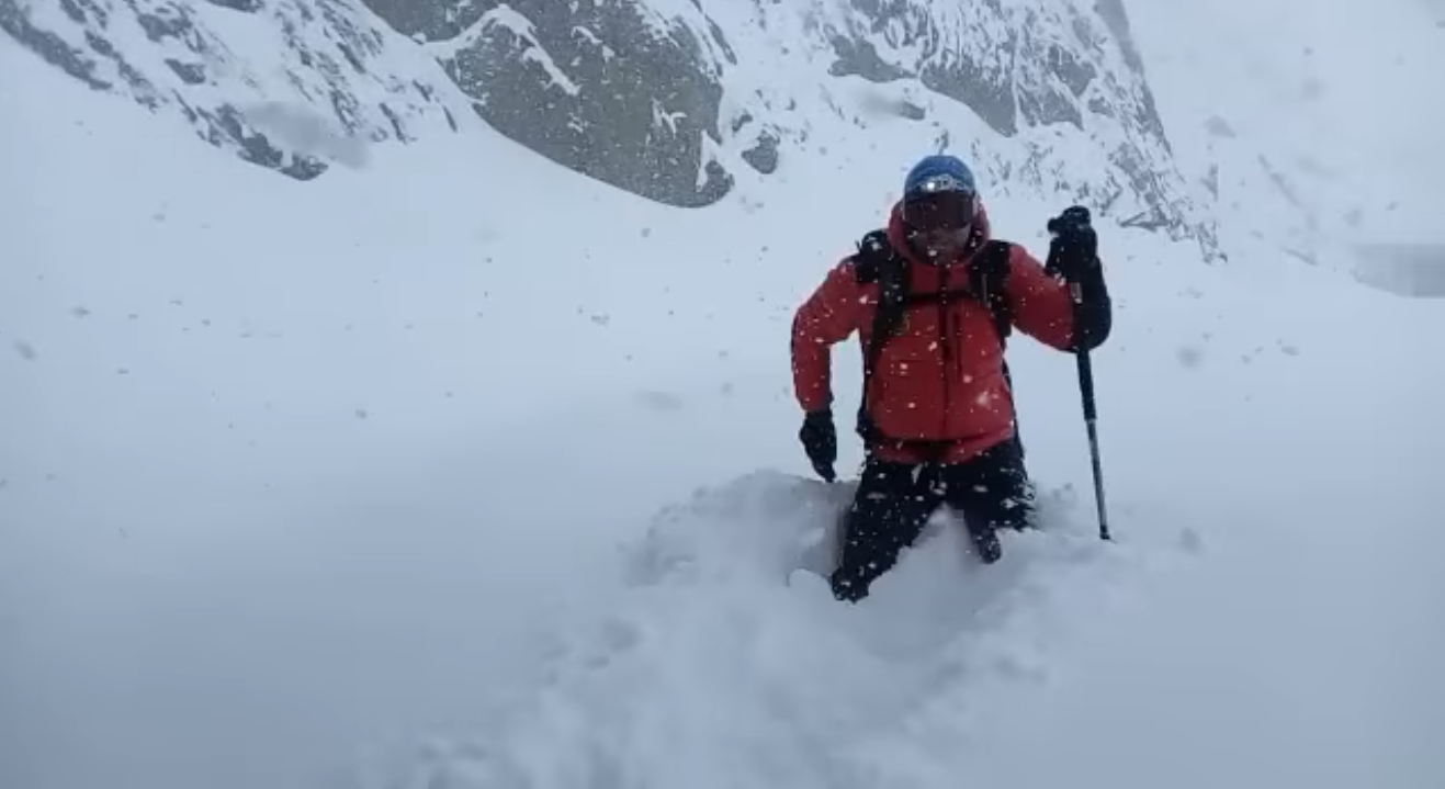 Toate traseele montane din Argeș au fost închise. Riscul de avalanșă este de grad 4 din 5