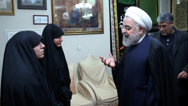 Președintele Iranului, Hassan Rouhani, a vizitat familia generalului Qasem Soleimani, ucis într-un atac american în Irak