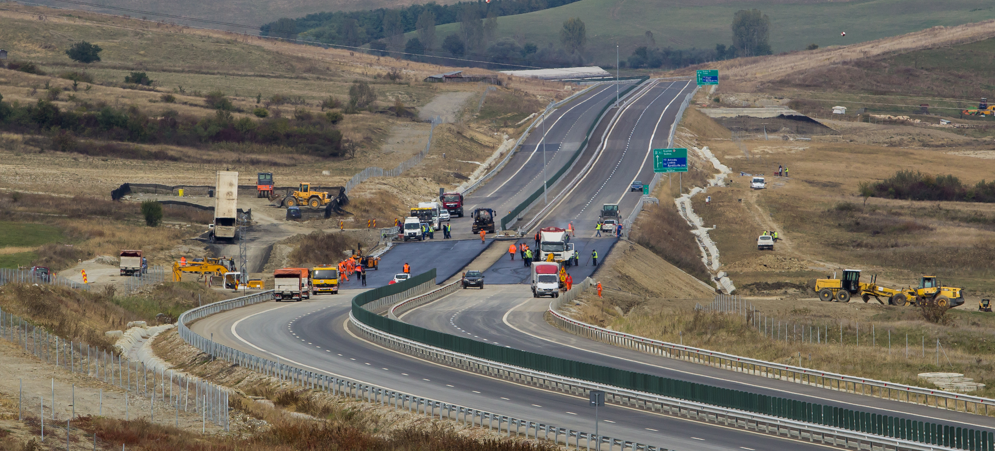 Banii pentru drumuri s-au terminat. Ministerul Transporturilor amână contracte deja semnate. Șantierele cu probleme