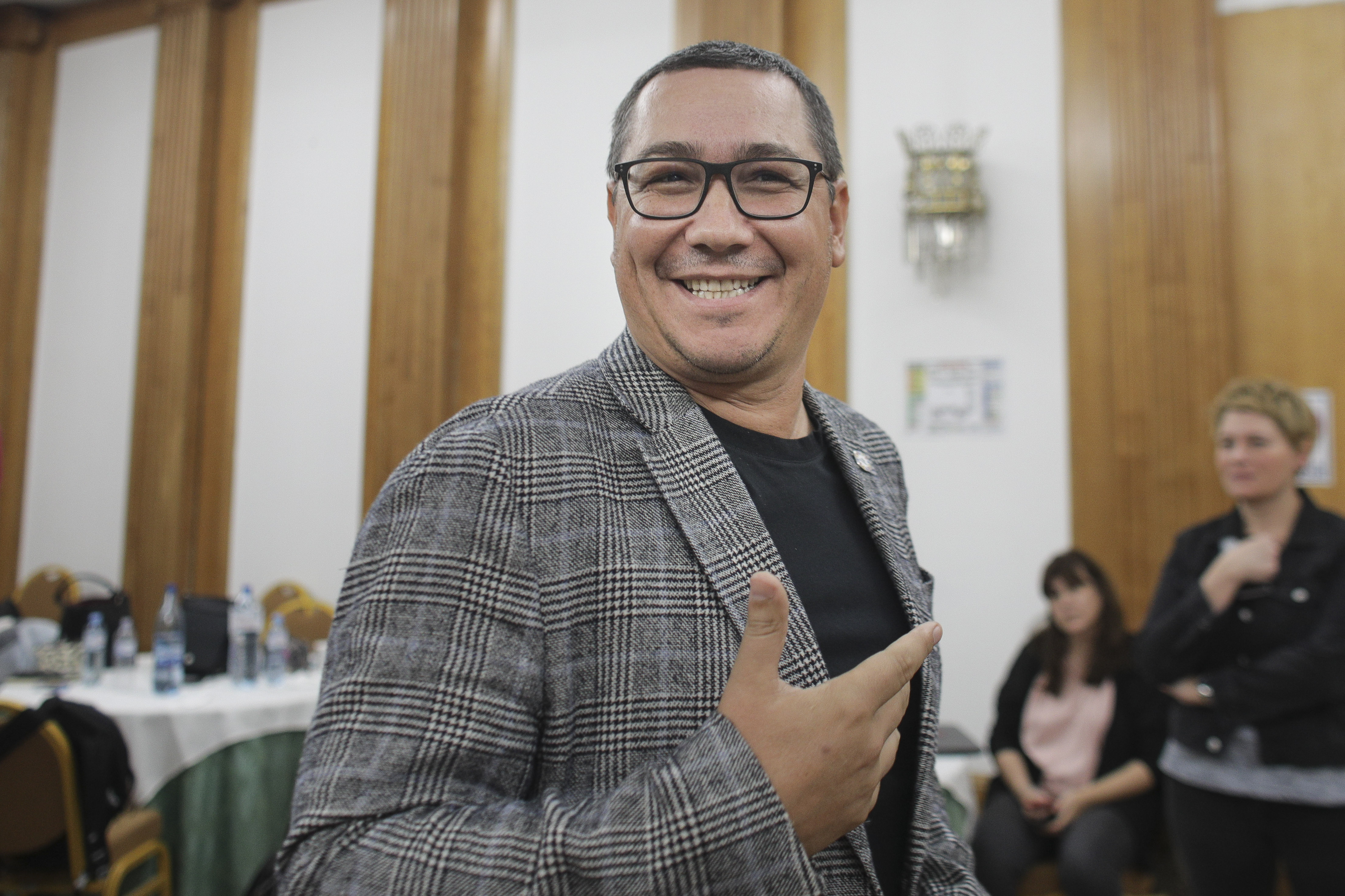 Victor Ponta a anunțat că votează moțiunea: PSD și PNL și-au dat mâna împotriva cetățenilor