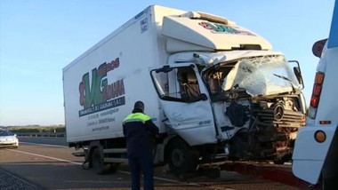 accident in spania un roman a murit in urma coliziunii dintre un camion si un microbuz