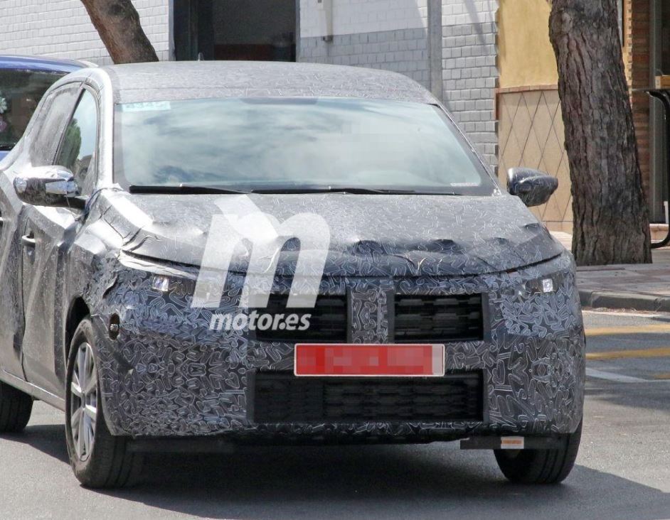 Primele imagini cu noua Dacia Sandero