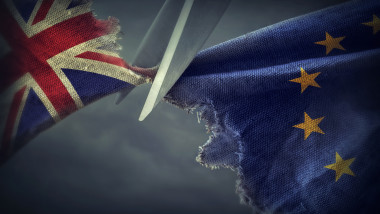 Ilustrația conceptuală Brexit, steagul marii britanii este tăiat dintr-un steag mai mare al Uniunii Europene