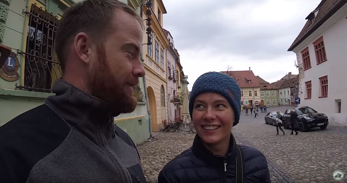 VIDEO. Turişti straini uimiti de Romania: „Cea mai mare surpriza a aventurii noastre prin Europa. Am vrut s-o ocolim”