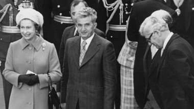 Regina Elisabeta a II a și Nicolae Ceaușescu