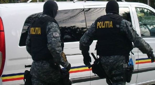 Un barbat din Sibiu s-a deghizat si a folosit un buletin fals pentru a-si transfera in cont un milion de euro