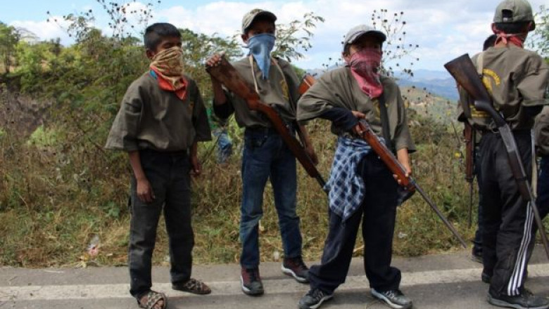 Copiii din statul Guerrero sunt antrenati sa lupte impotriva traficantilor de droguri din Mexic