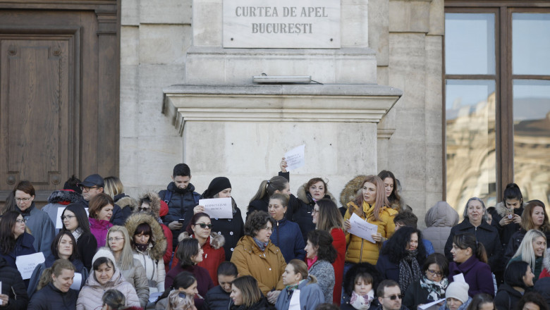 Grefierii Protestează Față De Modificarea Pensiilor Personalul