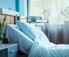 Un medic infectat cu coronavirus a dat în judecată 6 instituții pentru a fi externat de urgență. Judecătorii i-au respins acțiunea