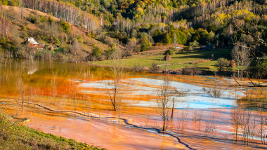 Rosia Montana lac toxic